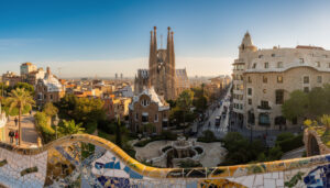 découvrez un guide complet des œuvres emblématiques de l'architecture de gaudí à barcelone, incluant les sites incontournables à visiter pour les passionnés d'art et de design.